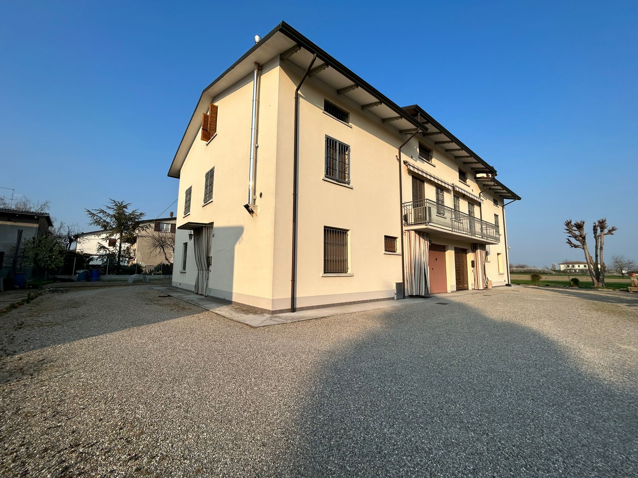 Appartamento in trifamiliare con garage