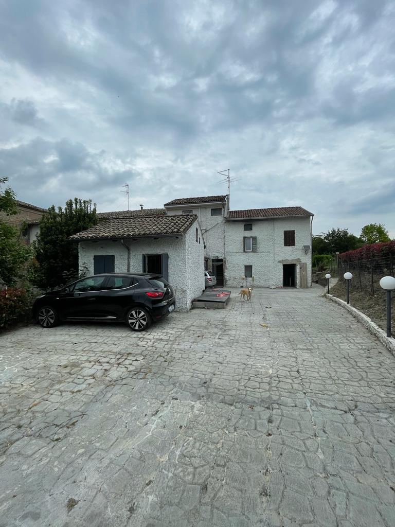 Sorbolo porzioni di case con aria esterna