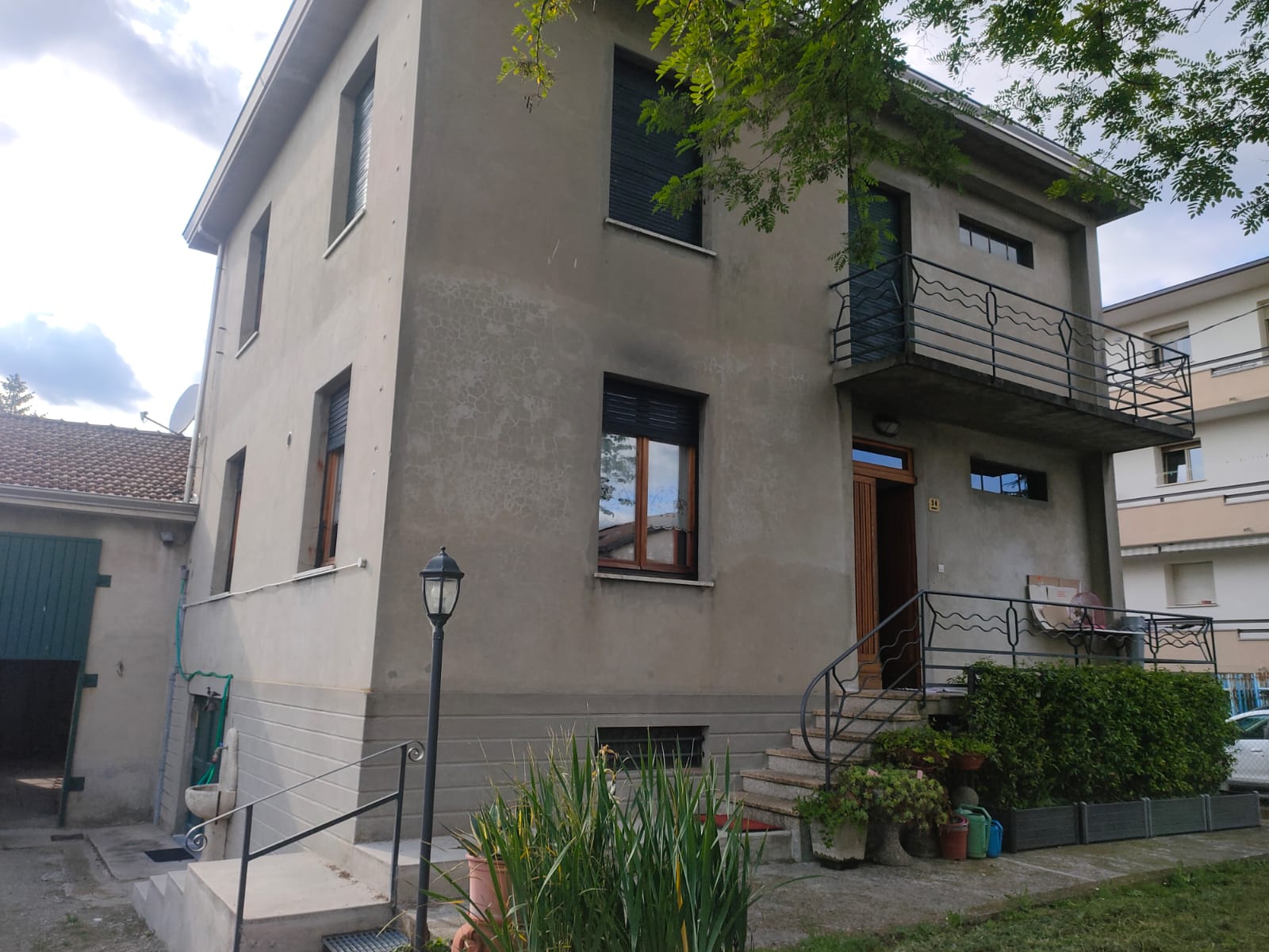 Bifamiliare con terreno edificabile