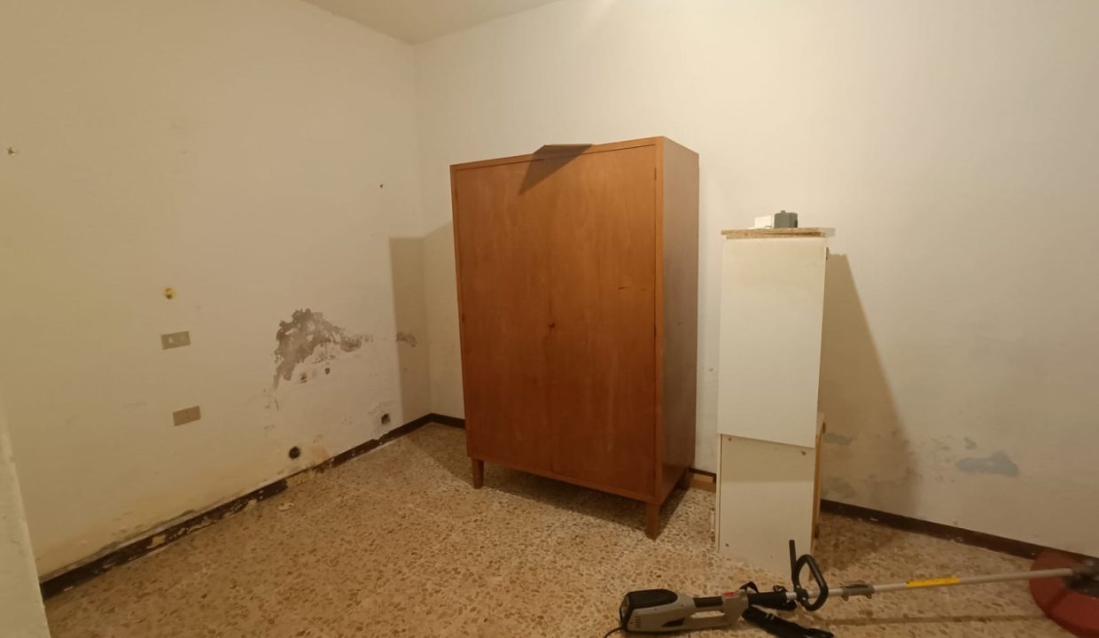 1 (17)