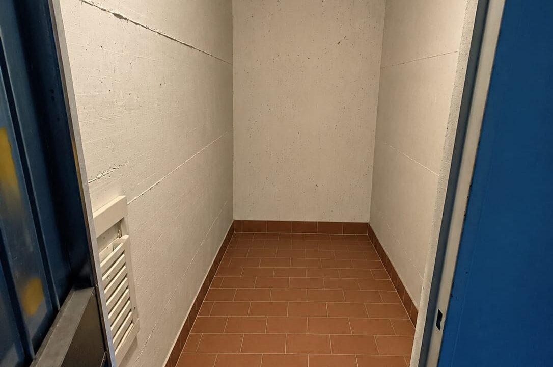 1 (9)